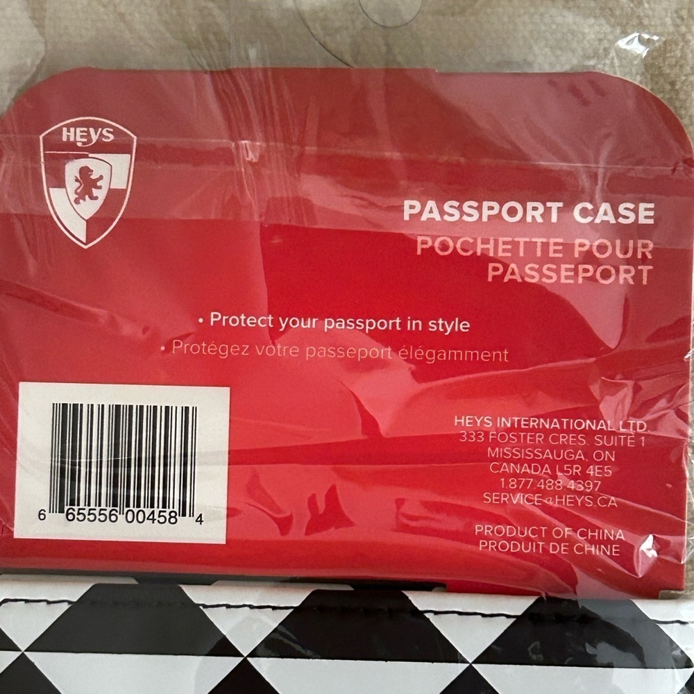 NWT Heys Black and White Triangles Passport Holder - Picture 5 of 5